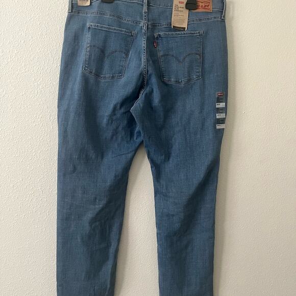 Levi's Plus Size 724 Distressed High Rise Straight Jean Size 18 - Picture 5 of 9